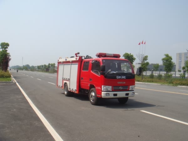 东风多利卡水罐消防车